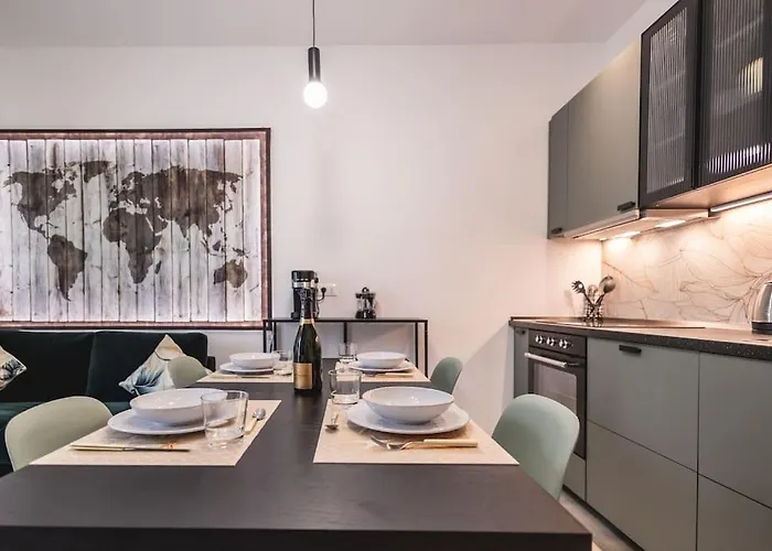 Amazhome - New Jungle Chic